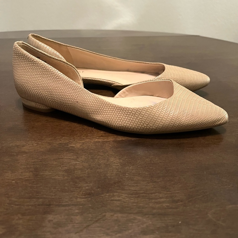 Tan flats